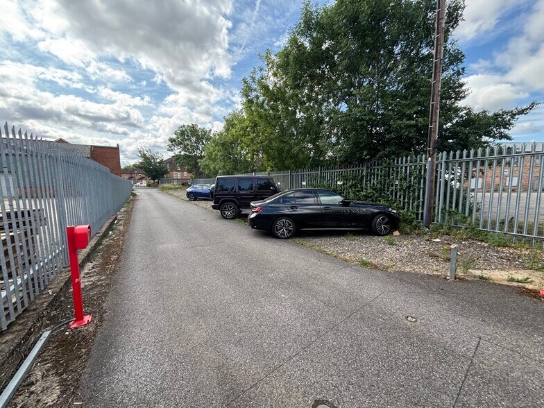 Oakridge Rd, High Wycombe à louer - Photo de l’immeuble – Image 3 sur 3