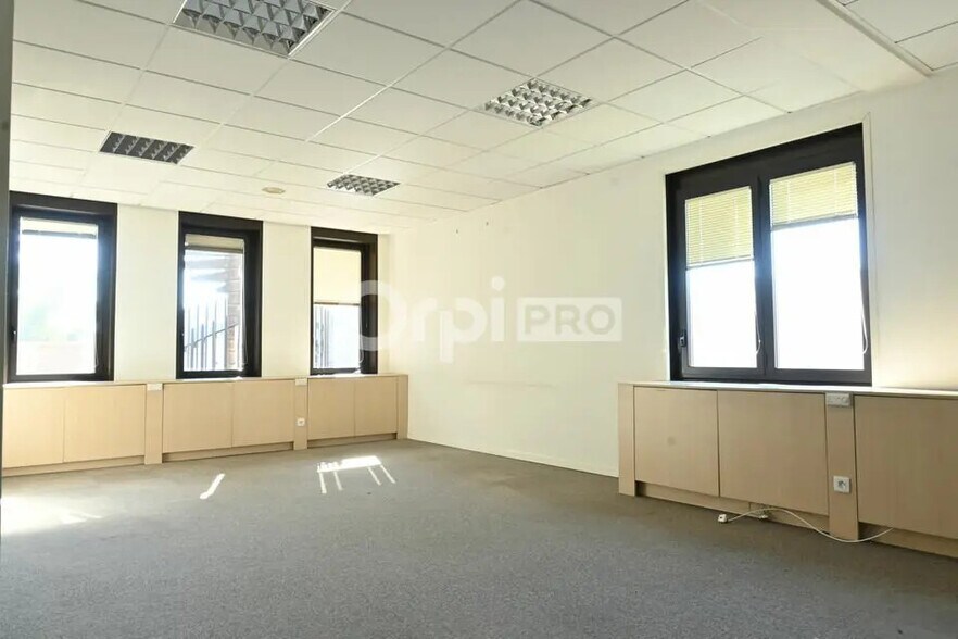 Bureau dans Dardilly à louer - Photo de l’immeuble – Image 1 sur 11