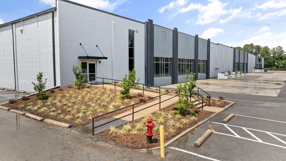 4102 S Miami Blvd, Durham, NC à louer - Photo de l’immeuble – Image 2 sur 2