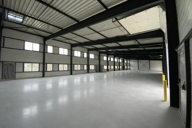 Plus de détails pour Local d’activités à vendre