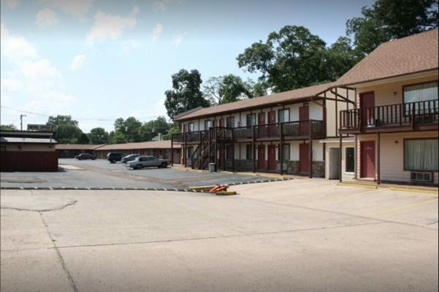 626 W Market St, Bolivar, TN à vendre - Photo de l’immeuble – Image 2 sur 7