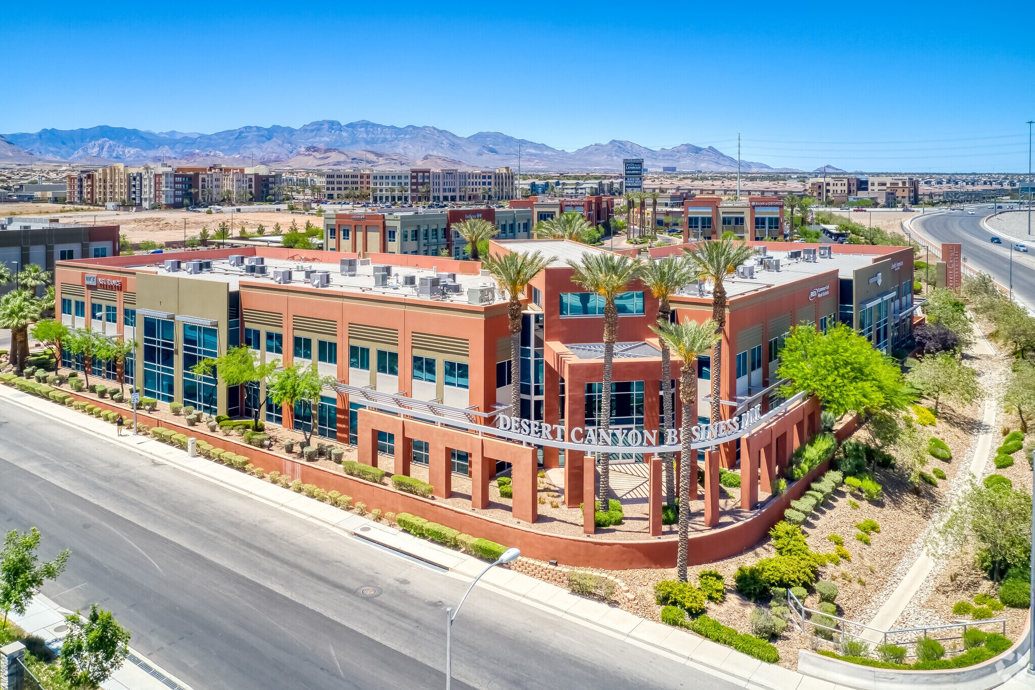 9121 W Russell Rd, Las Vegas, NV à louer Photo de l’immeuble– Image 1 sur 11