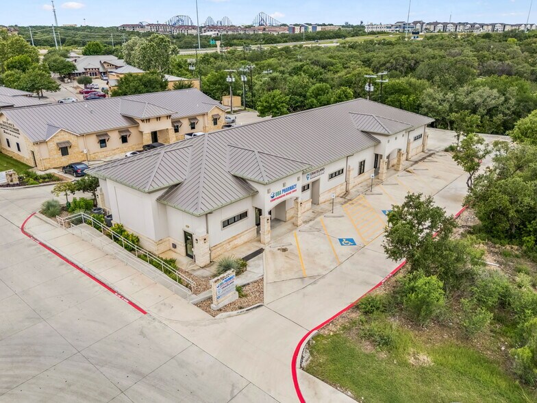 2003 Rogers Rd, San Antonio, TX à louer - Photo de l’immeuble – Image 2 sur 8