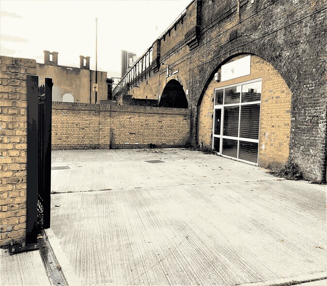 Newport St, Londres à louer - Photo de l’immeuble – Image 1 sur 2