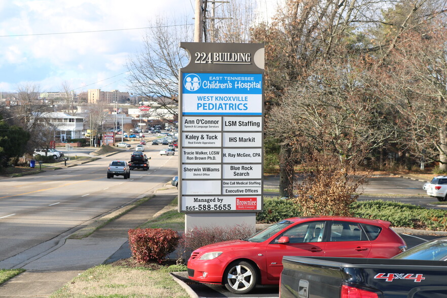 224 S Peters Rd, Knoxville, TN à louer - Photo de l’immeuble – Image 3 sur 4