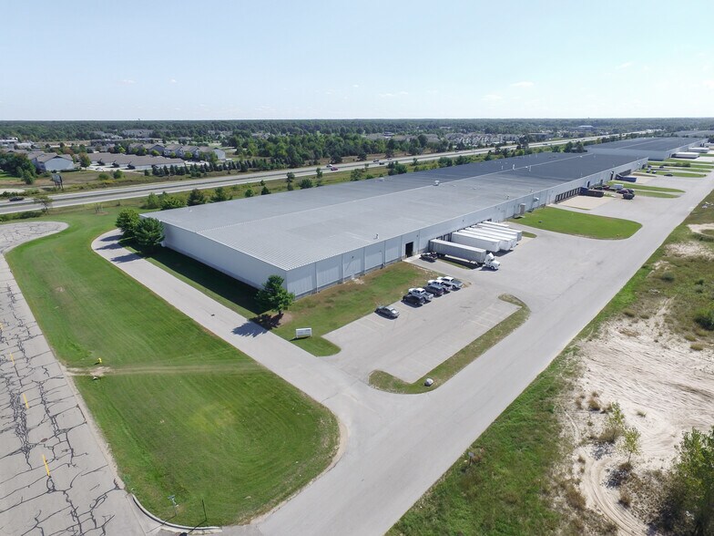 1269 E Mount Garfield Rd, Norton Shores, MI à louer - Photo de l’immeuble – Image 2 sur 9