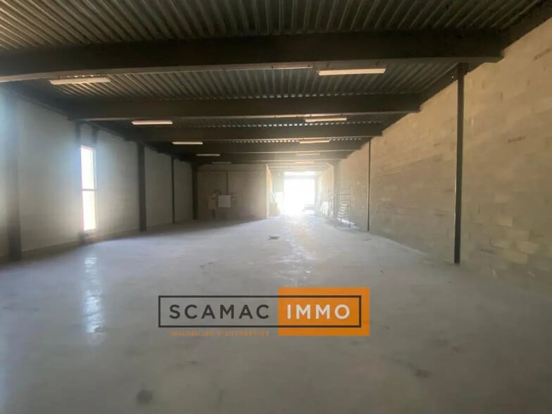 Local d'activités dans Rousset à vendre - Photo de l’immeuble – Image 2 sur 6