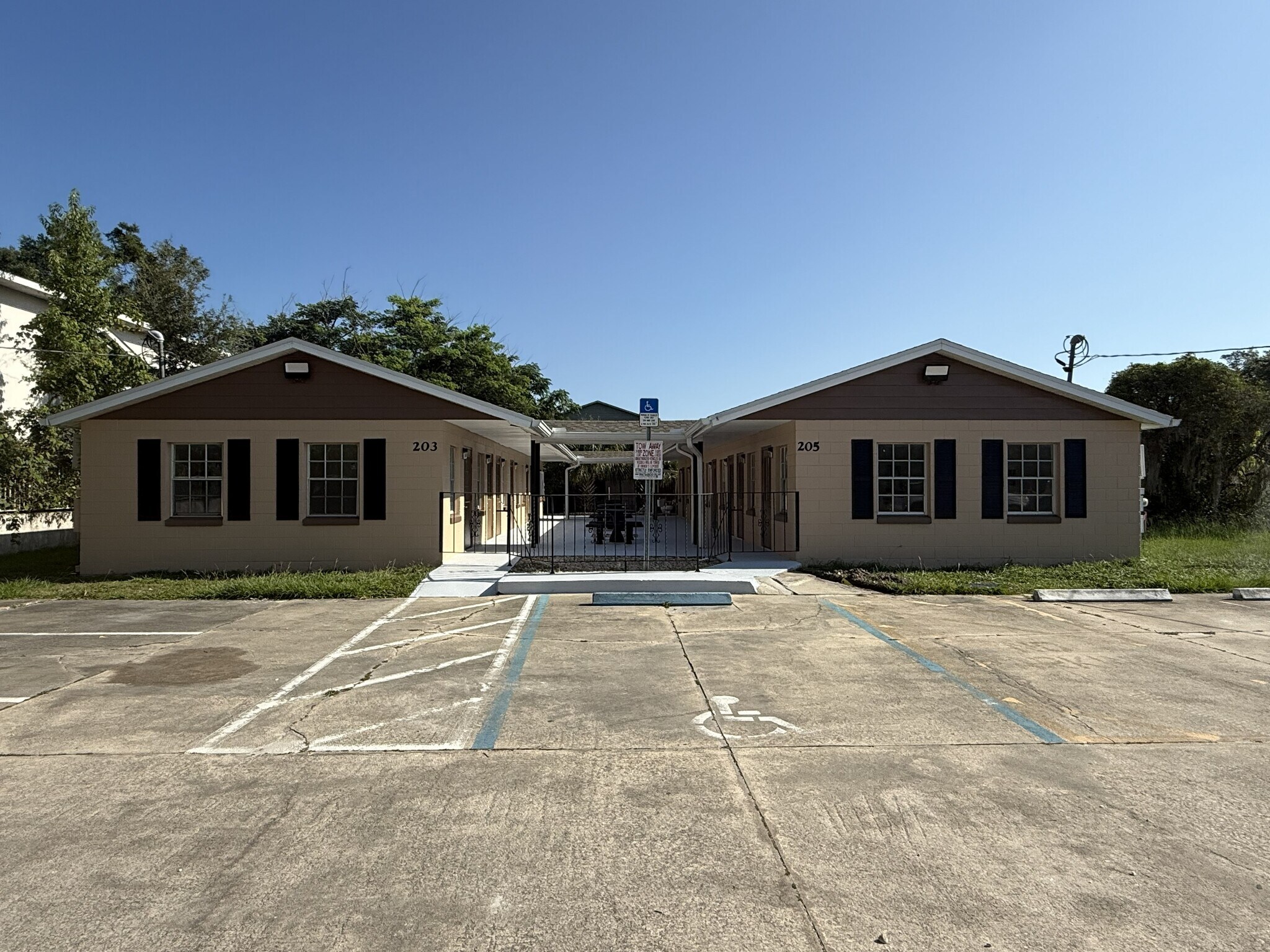 203 N Industrial Dr, Orange City, FL à louer Photo de l’immeuble– Image 1 sur 9