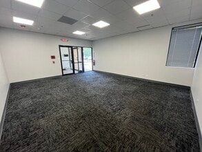 909 E Orchard St, Mundelein, IL à louer Photo intérieure– Image 2 sur 6