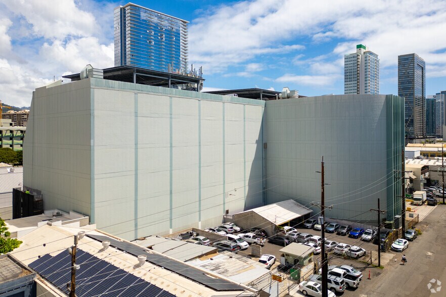875 Waimanu St, Honolulu, HI à louer - Photo de l’immeuble – Image 1 sur 7