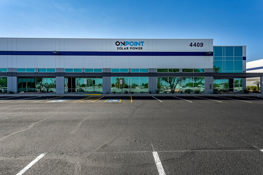 4409 E Baseline Rd, Phoenix, AZ à louer - Photo de l’immeuble – Image 2 sur 15