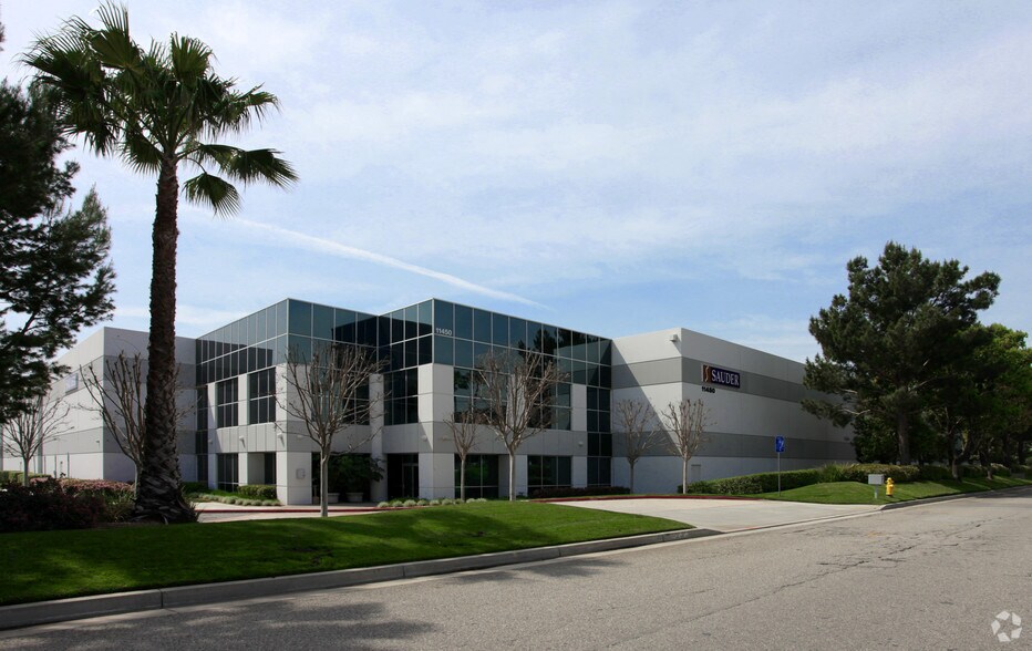 11450 Philadelphia St, Jurupa Valley, CA à louer - Photo principale – Image 2 sur 12