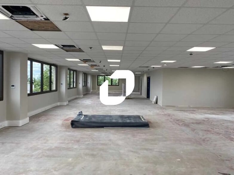 Bureau dans Osny à louer - Photo intérieure – Image 3 sur 8