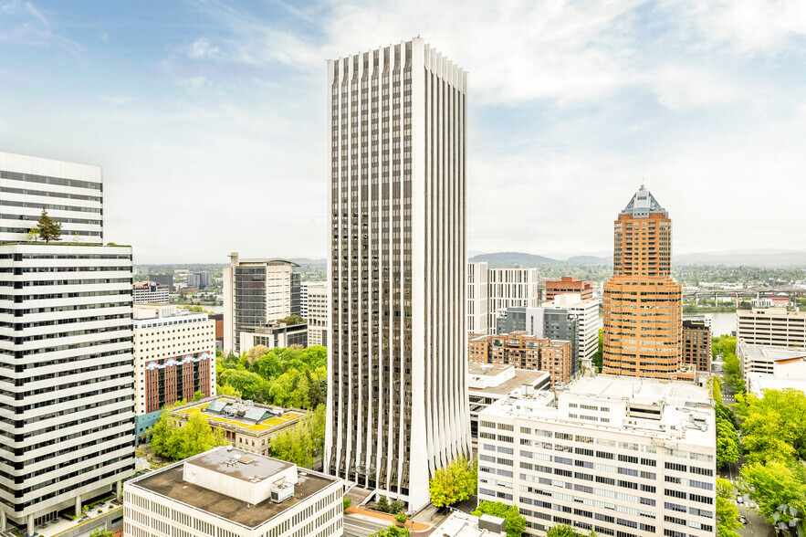1300 SW Fifth Ave, Portland, OR à louer - Photo de l’immeuble – Image 1 sur 18
