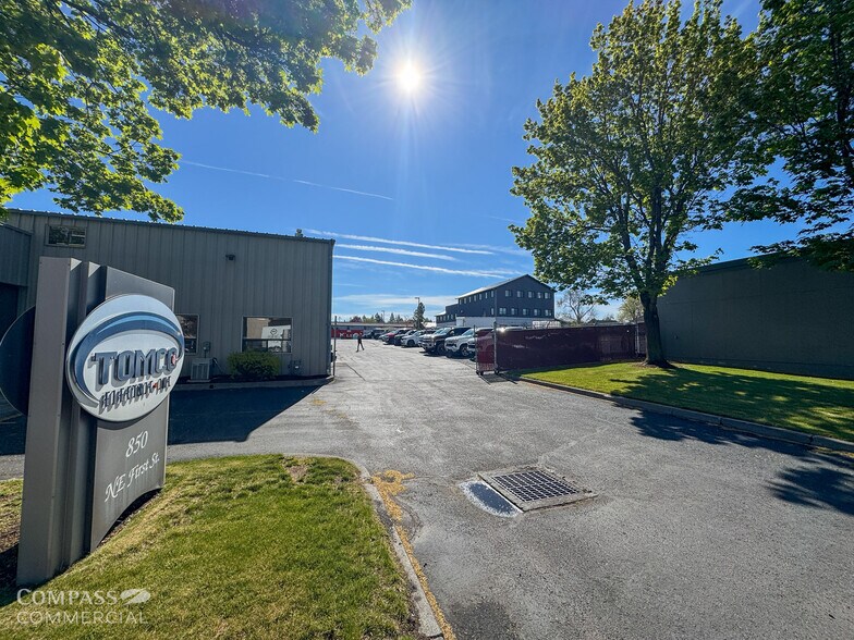 850 NE 1st St, Bend, OR à louer - Photo de l’immeuble – Image 3 sur 15