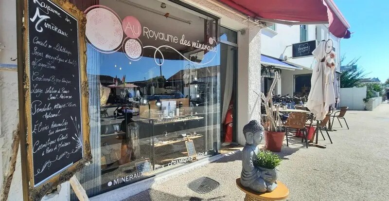 Local commercial dans SAINT-PIERRE-D'OLERON à louer - Photo de l’immeuble – Image 2 sur 8