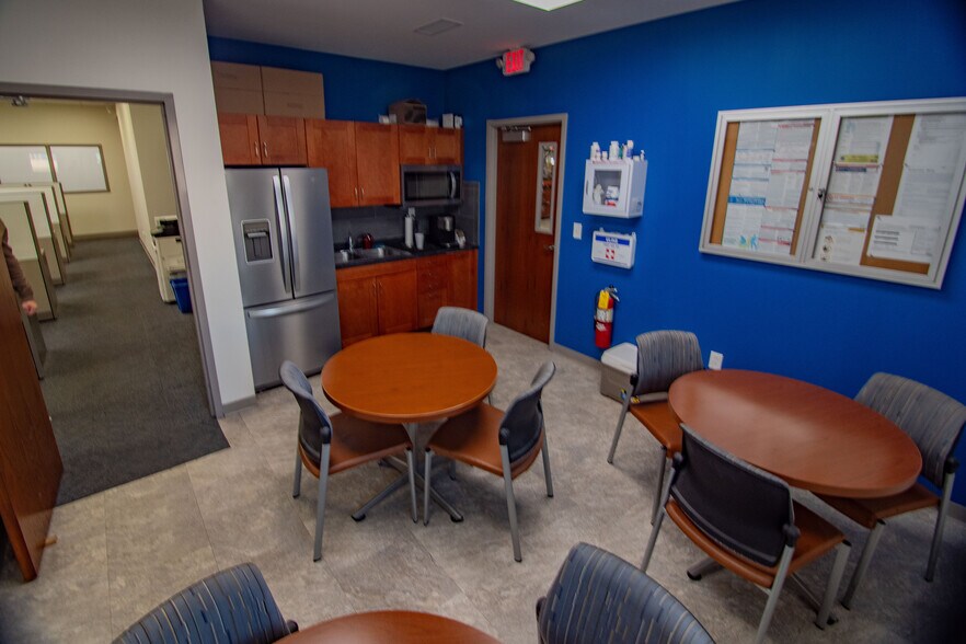 371 Transpoint Dr, Dupo, IL à louer - Photo de l’immeuble – Image 3 sur 26