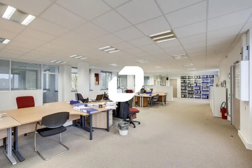 Bureau dans Neuilly-Plaisance à louer - Photo de l’immeuble – Image 2 sur 9