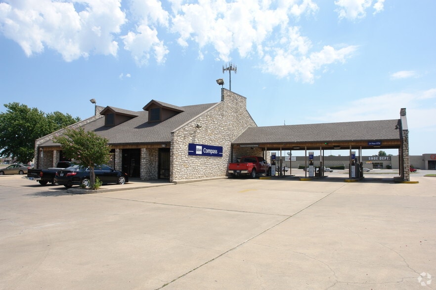 1663 W Henderson St, Cleburne, TX à louer - Photo principale – Image 3 sur 6