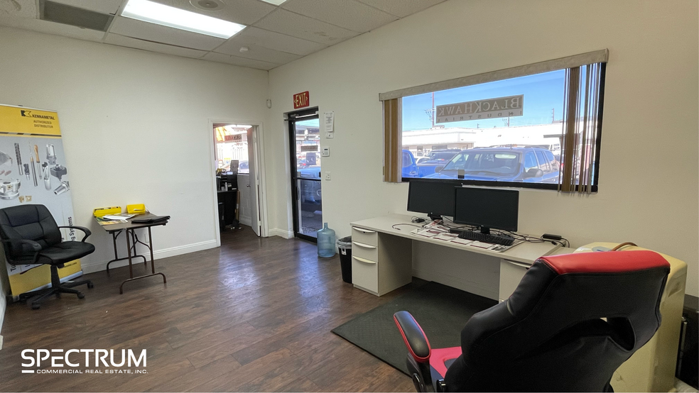 8943 Oso Ave, Chatsworth, CA à louer - Photo de l’immeuble – Image 3 sur 5