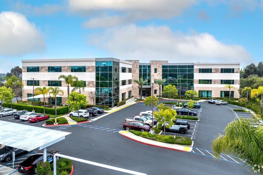 10620 Treena St, San Diego, CA à louer - Photo de l’immeuble – Image 3 sur 10