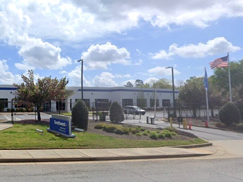 5230 Clipper Dr, Atlanta, GA à louer - Photo de l’immeuble – Image 2 sur 18