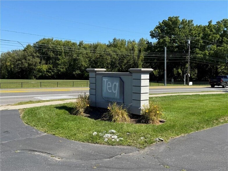 5998 State Route 31, Cicero, NY à vendre - Photo de l’immeuble – Image 2 sur 15