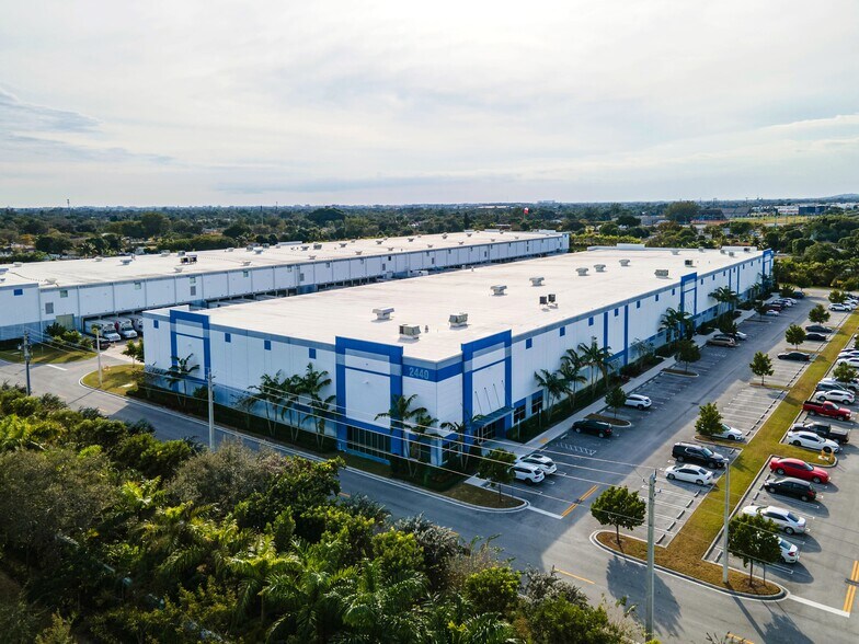 2290-2398 NW 119th St, Miami, FL à louer - Photo de l’immeuble – Image 2 sur 3