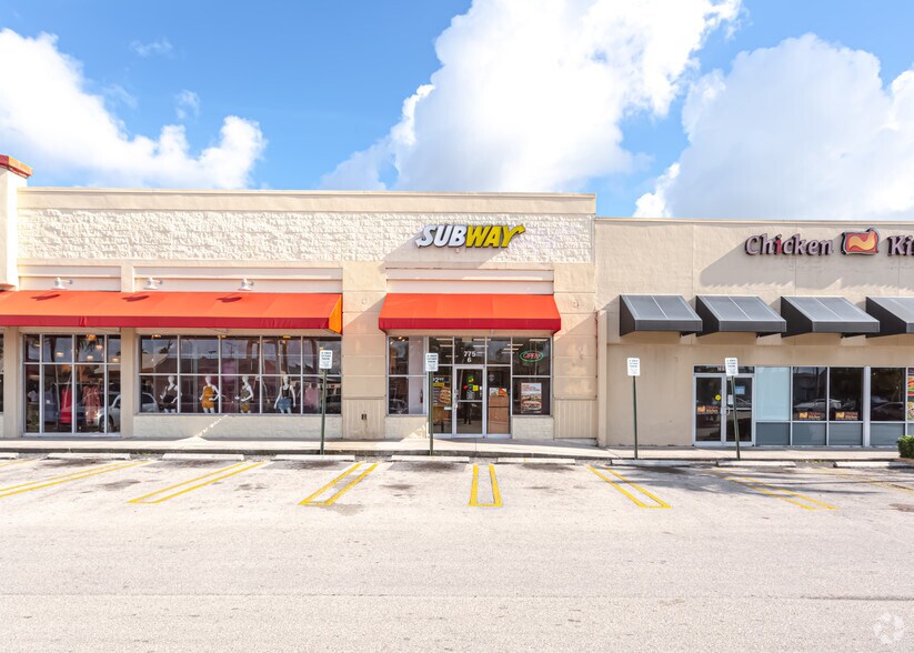 663-775 W 49th St, Hialeah, FL à louer - Photo de l’immeuble – Image 2 sur 3
