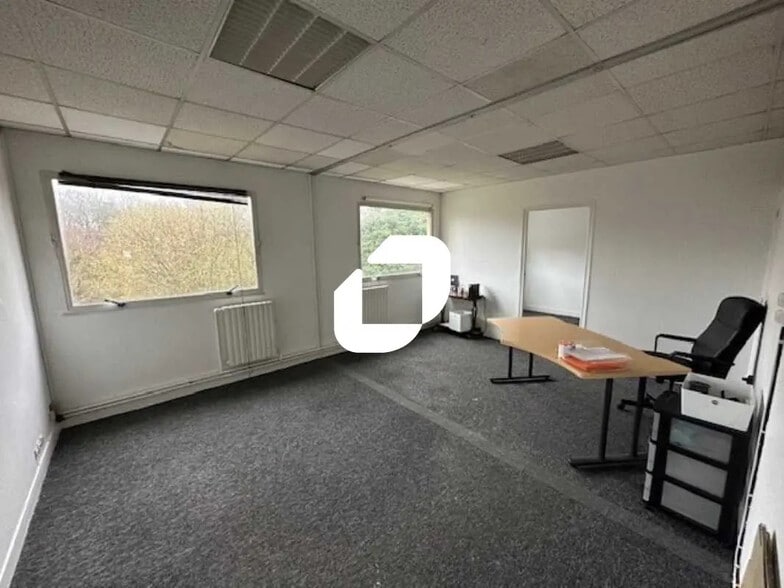 Bureau dans Eaubonne à louer - Photo de l’immeuble – Image 1 sur 10
