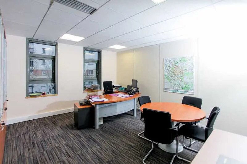 Bureau dans Rueil-Malmaison à louer - Photo intérieure – Image 3 sur 6