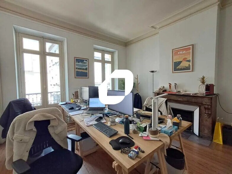 Bureau dans Bordeaux à vendre - Photo de l’immeuble – Image 3 sur 10
