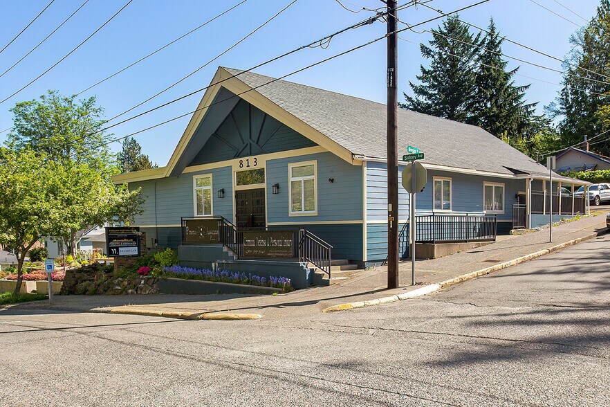 813 Division St, Port Orchard, WA à louer - Photo de l’immeuble – Image 1 sur 1