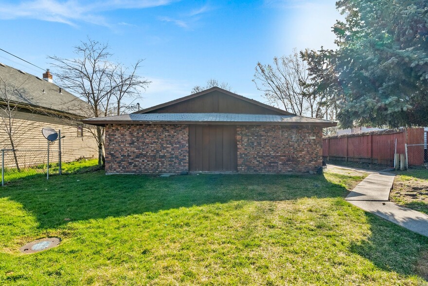 4822 N Lee St, Spokane, WA à vendre - Photo de l’immeuble – Image 2 sur 2