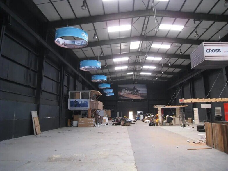 Industriel/Logistique dans Aubagne à louer - Photo de l’immeuble – Image 1 sur 5
