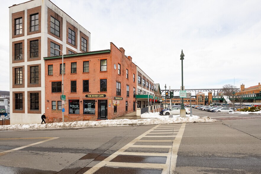 35 Main St, Poughkeepsie, NY à louer - Photo de l’immeuble – Image 3 sur 5