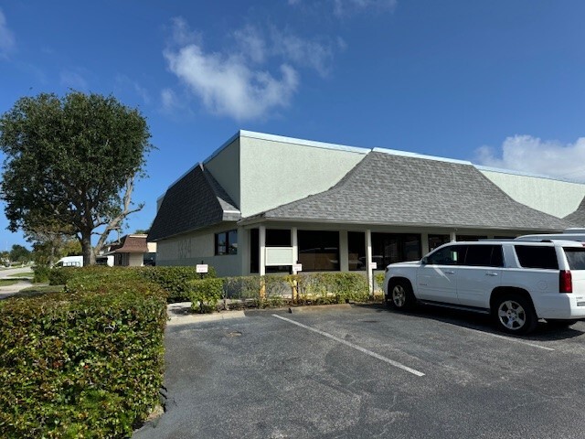 1334 S Killian Dr, Lake Park, FL à vendre - Photo de l’immeuble – Image 1 sur 5