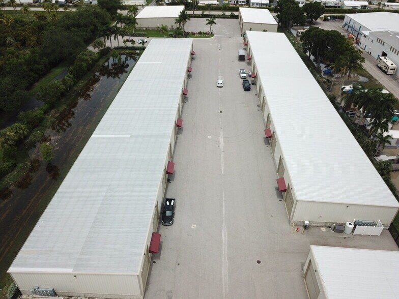 16261 Pine Ridge Industrial portefeuille de 2 biens à vendre sur LoopNet.fr - Photo de l’immeuble – Image 3 sur 7
