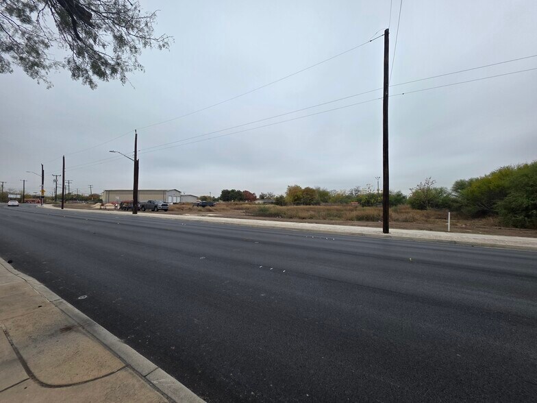 1119 Southcross Blvd, San Antonio, TX à louer - Photo principale – Image 1 sur 10