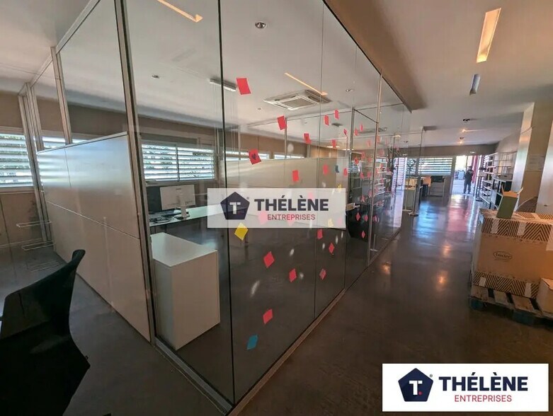 Local d’activités dans Gallargues-le-Montueux à louer - Photo de l’immeuble – Image 2 sur 5