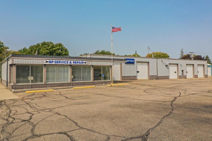 206 N Highway Ave, Blooming Prairie, MN à vendre - Photo de l’immeuble – Image 2 sur 33