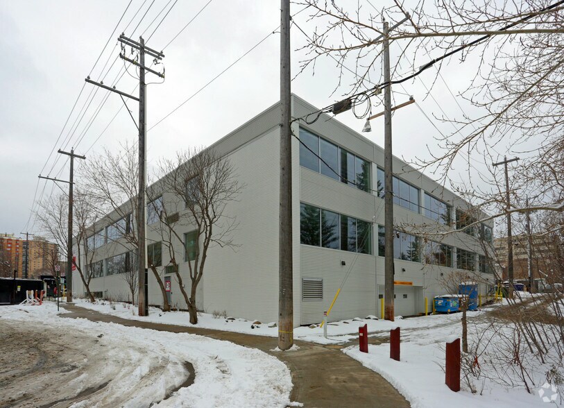 10350 124th St, Edmonton, AB à louer - Photo de l’immeuble – Image 2 sur 11