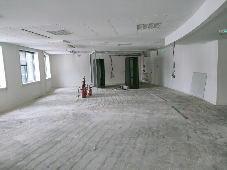 Bureau dans Bordeaux à louer - Photo de l’immeuble – Image 3 sur 7