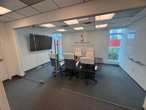 323 Sunny Isles Blvd, Sunny Isles Beach, FL à louer Photo de l’immeuble– Image 2 sur 2