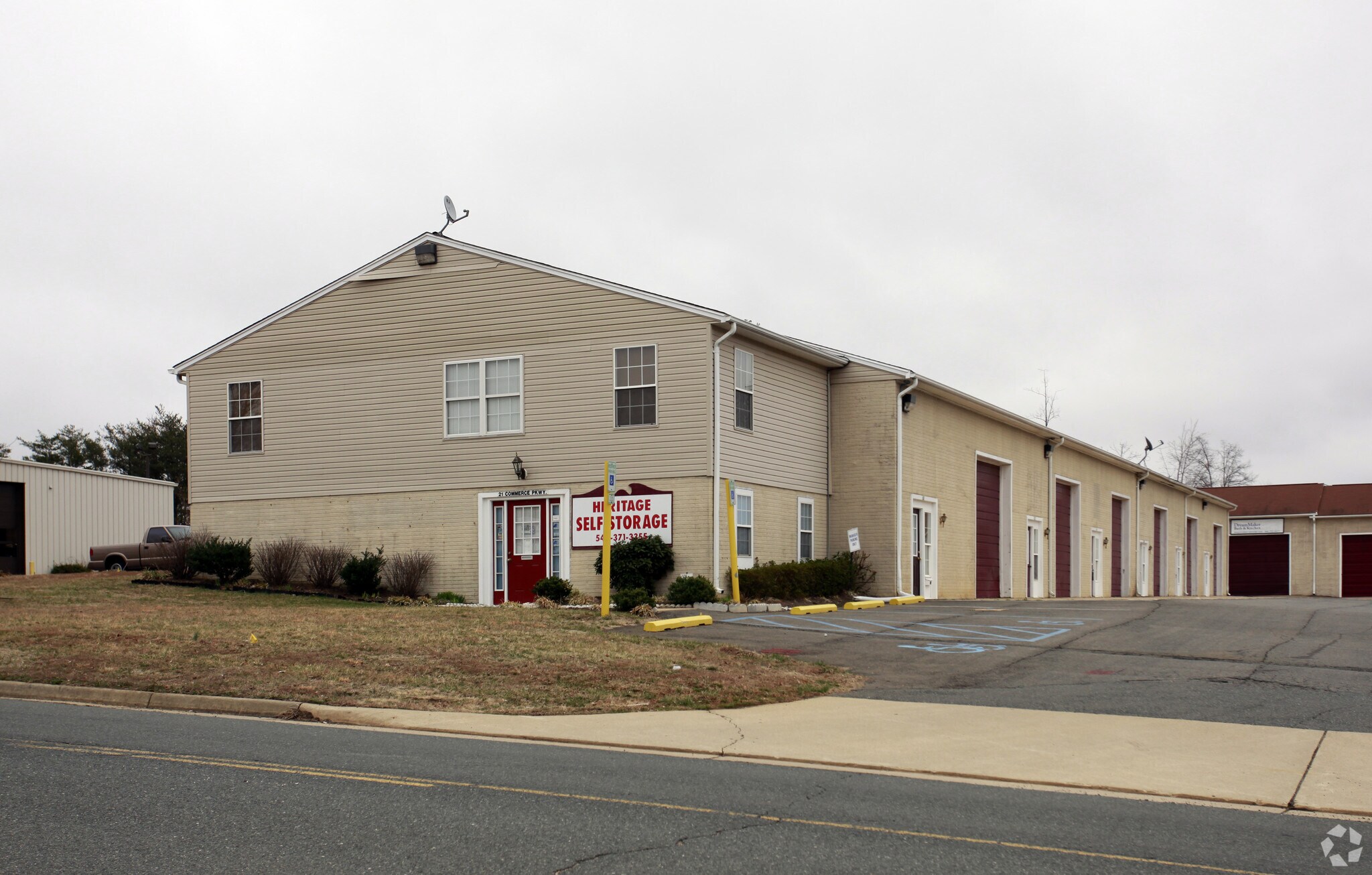 21 Commerce Pky, Fredericksburg, VA à louer Photo principale– Image 1 sur 9