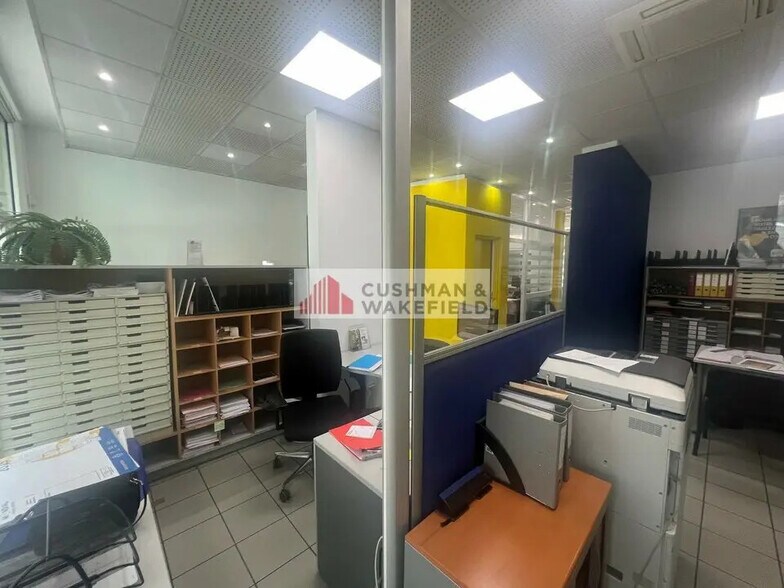 Bureau dans Nîmes à louer - Photo de l’immeuble – Image 3 sur 3