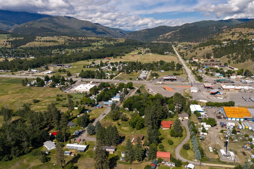 Lolo Mobile Home & RV Park + Lot portefeuille de 2 biens à vendre sur LoopNet.fr - Aérien – Image 3 sur 48