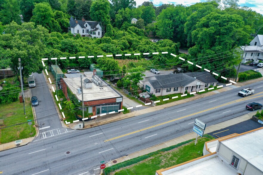 Redevelopment or Adaptive Reuse portefeuille de 2 biens à vendre sur LoopNet.fr - Photo de l’immeuble – Image 2 sur 10