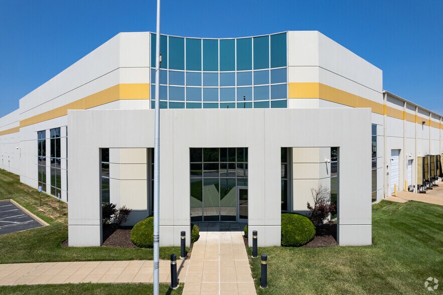 21-31 Commerce Dr, O'Fallon, MO à louer - Photo de l’immeuble – Image 3 sur 30