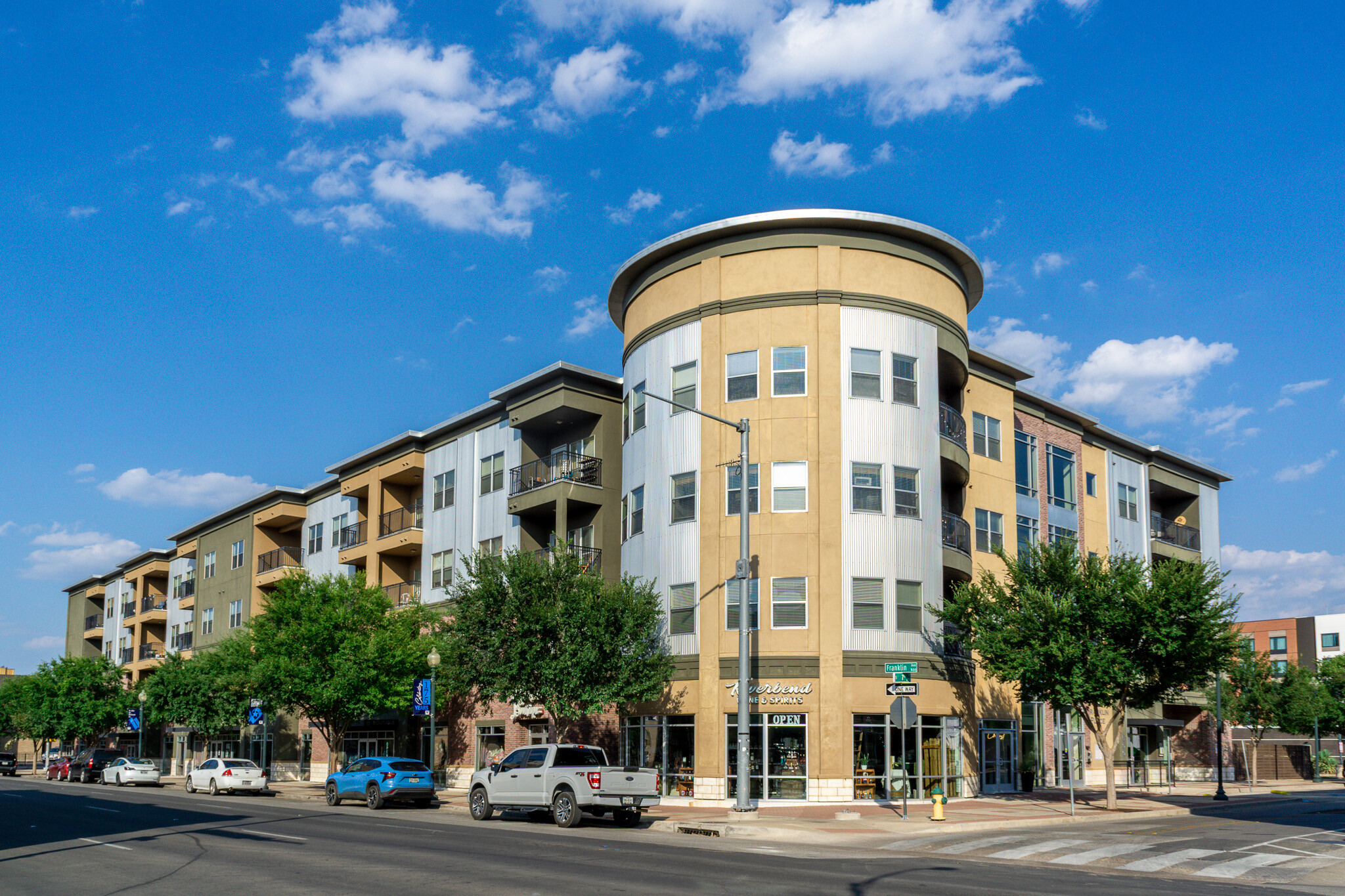 600 Franklin Ave, Waco, TX à louer Photo de l’immeuble– Image 1 sur 12